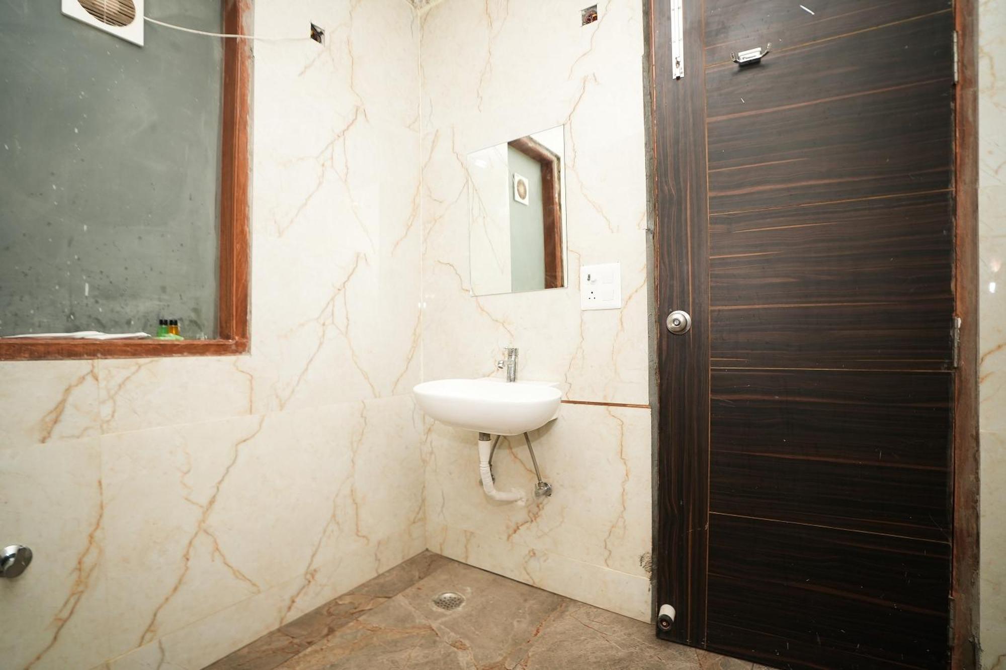 Tanvi Premium Residency Near Artemis Hospital, Gurugram Otel Gurgaon Dış mekan fotoğraf