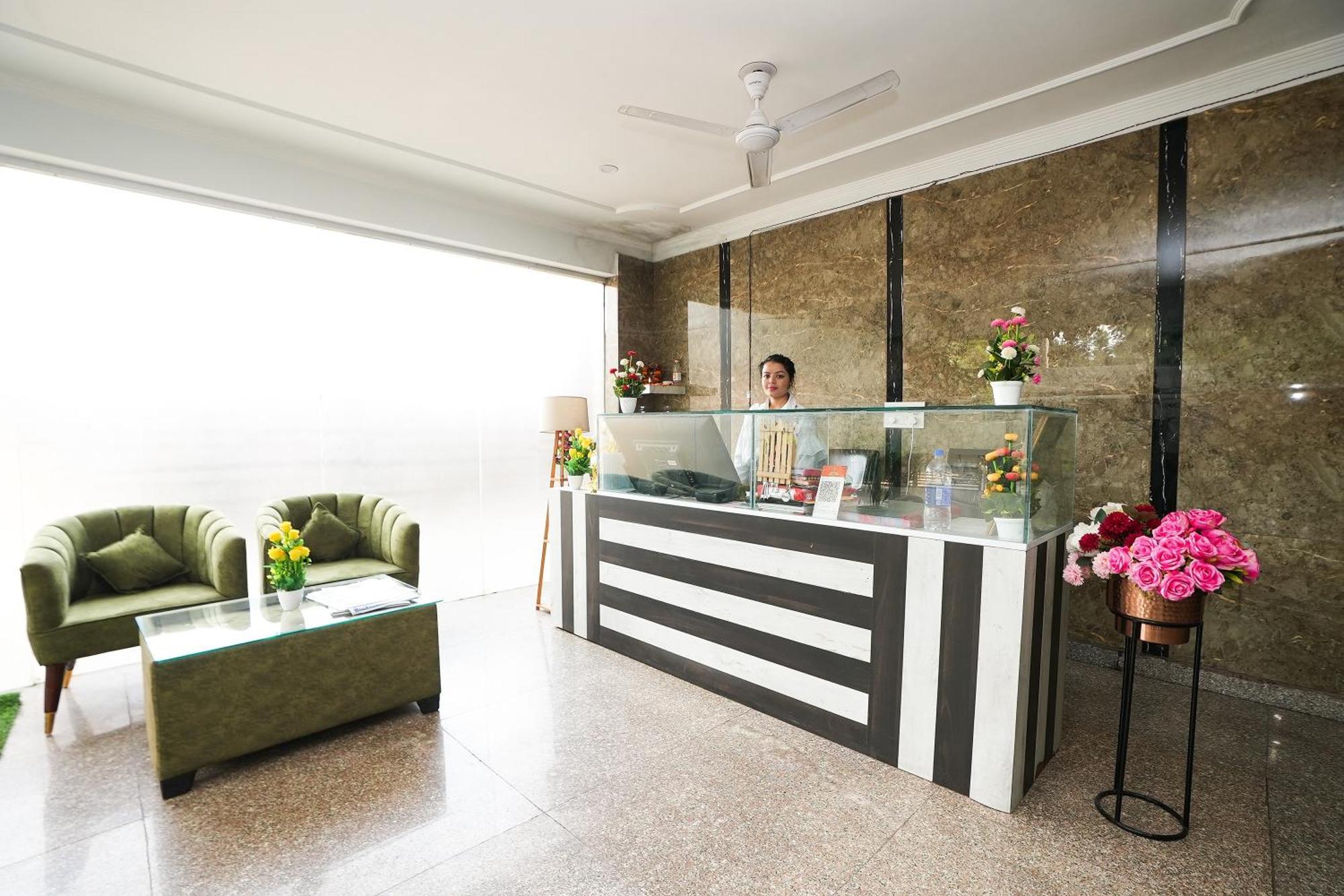 Tanvi Premium Residency Near Artemis Hospital, Gurugram Otel Gurgaon Dış mekan fotoğraf